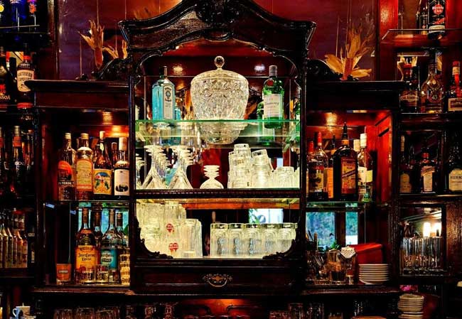 Die Waldeslust - jung, bayerisch, romantisch. Bar, Restaurant, Biergarten, Sonnenterrasse